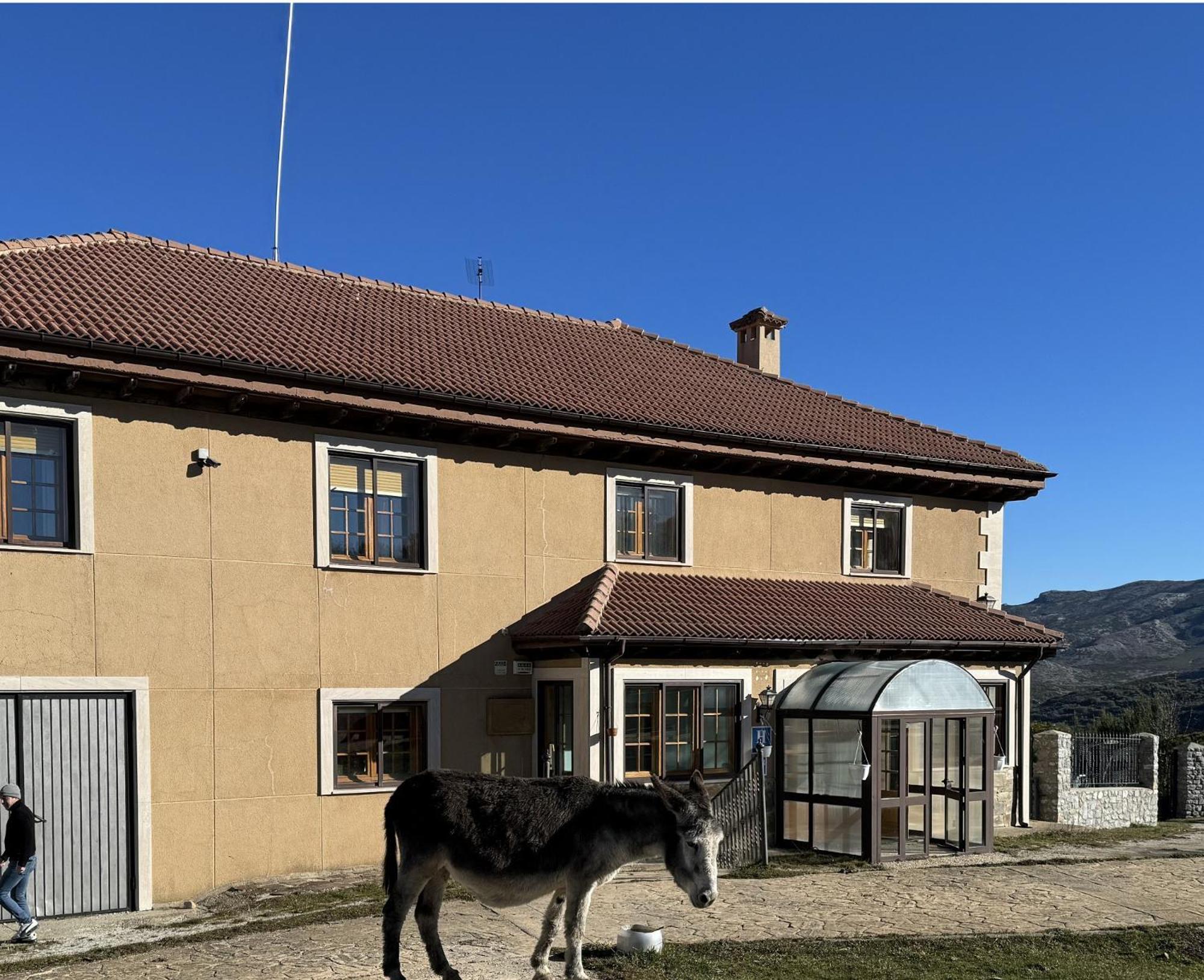 Hotel Pico Espiguete Alba de los Cardaños 外观 照片