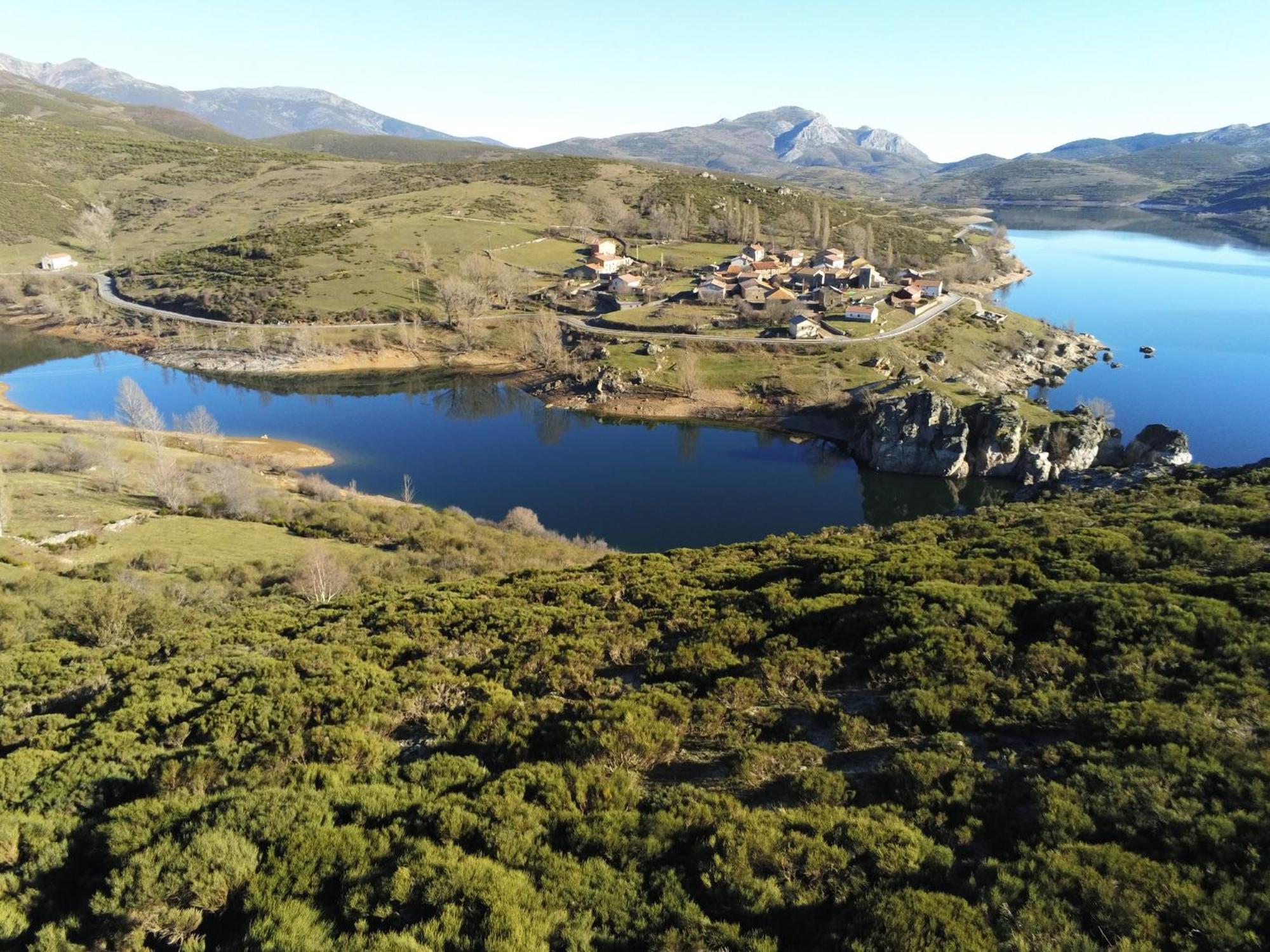 Hotel Pico Espiguete Alba de los Cardaños 外观 照片