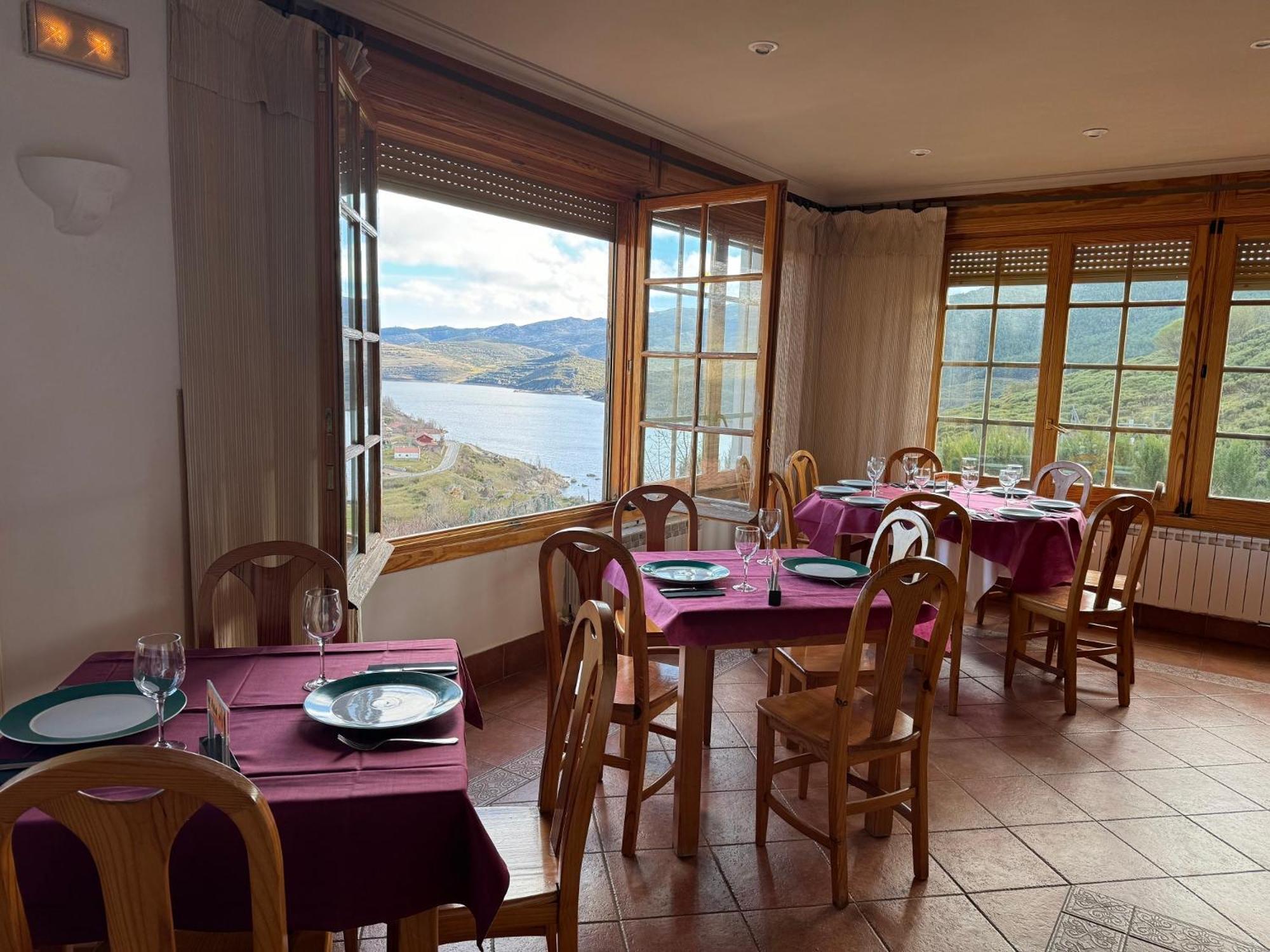 Hotel Pico Espiguete Alba de los Cardaños 外观 照片