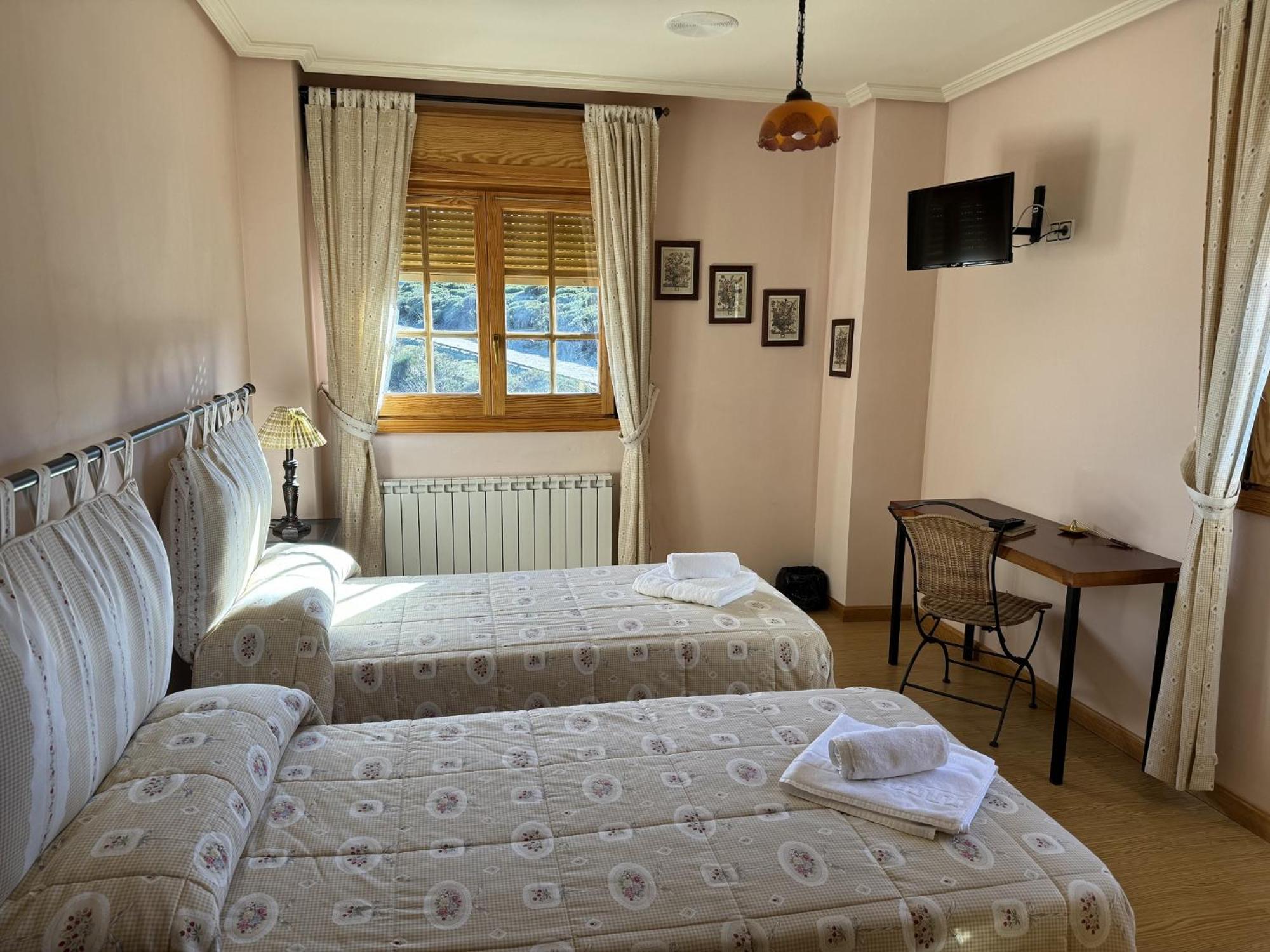 Hotel Pico Espiguete Alba de los Cardaños 外观 照片
