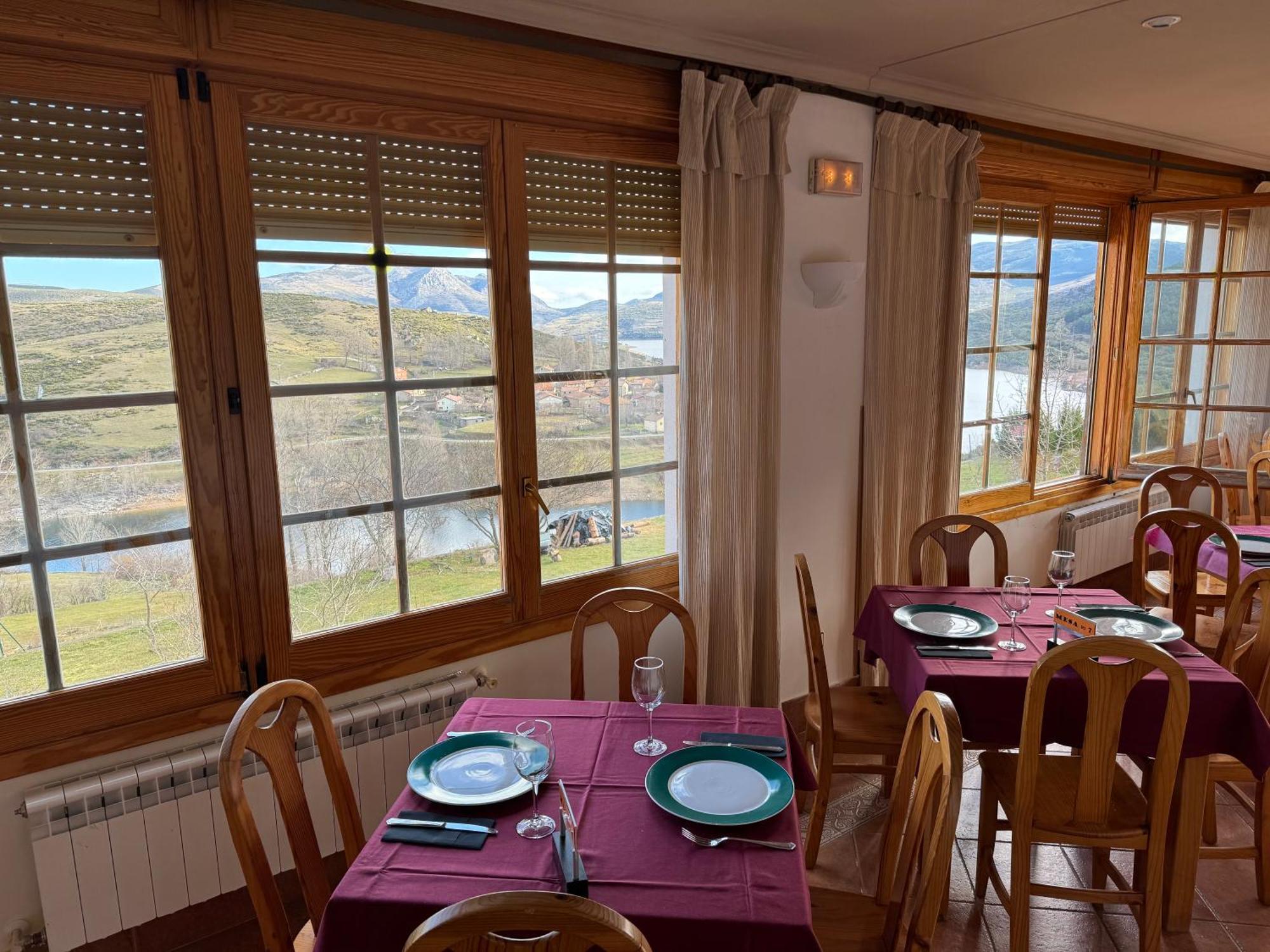 Hotel Pico Espiguete Alba de los Cardaños 外观 照片