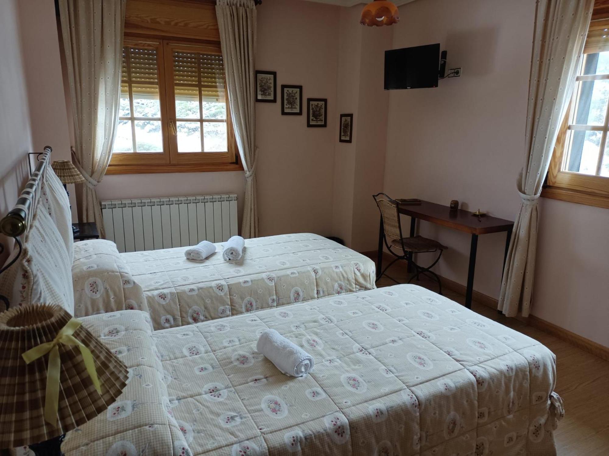 Hotel Pico Espiguete Alba de los Cardaños 外观 照片